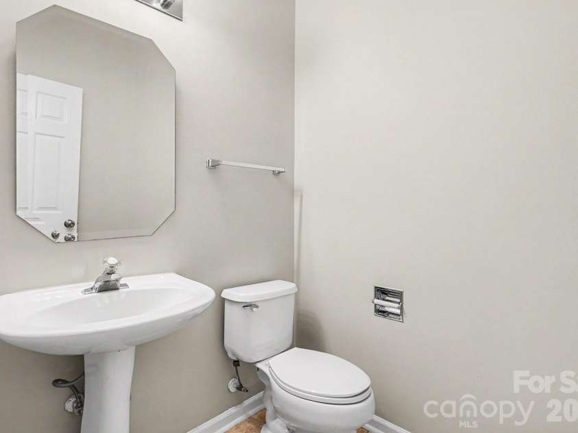 6817 Reedy Creek Road, Charlotte, NC 28215.  MLS# CAR4372602, YatesRealty ID 22981. 