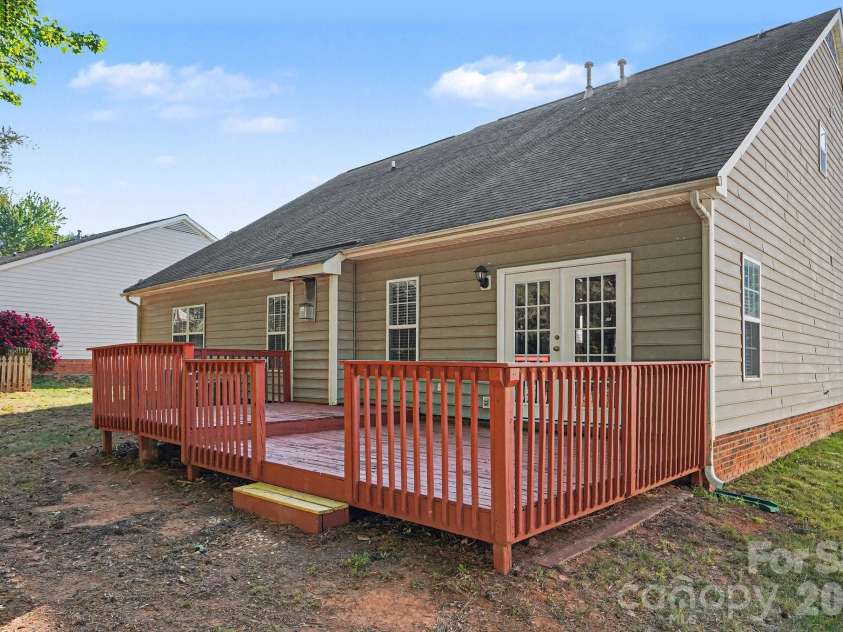 6817 Reedy Creek Road, Charlotte, NC 28215.  MLS# CAR4372602, YatesRealty ID 22981. 