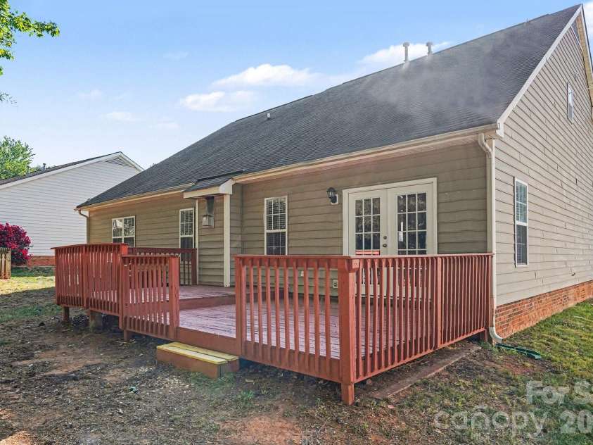 6817 Reedy Creek Road, Charlotte, NC 28215.  MLS# CAR4372602, YatesRealty ID 22981. 
