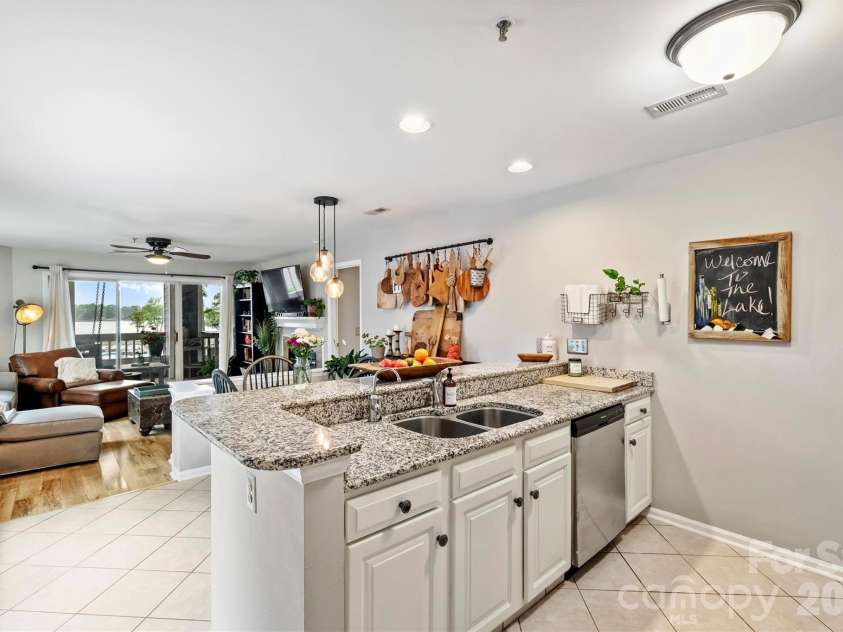 702 Southwest Drive, Davidson, NC 28036.  MLS# CAR4378717, YatesRealty ID 22982. 
