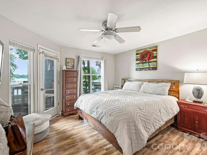702 Southwest Drive, Davidson, NC 28036.  MLS# CAR4378717, YatesRealty ID 22982. 