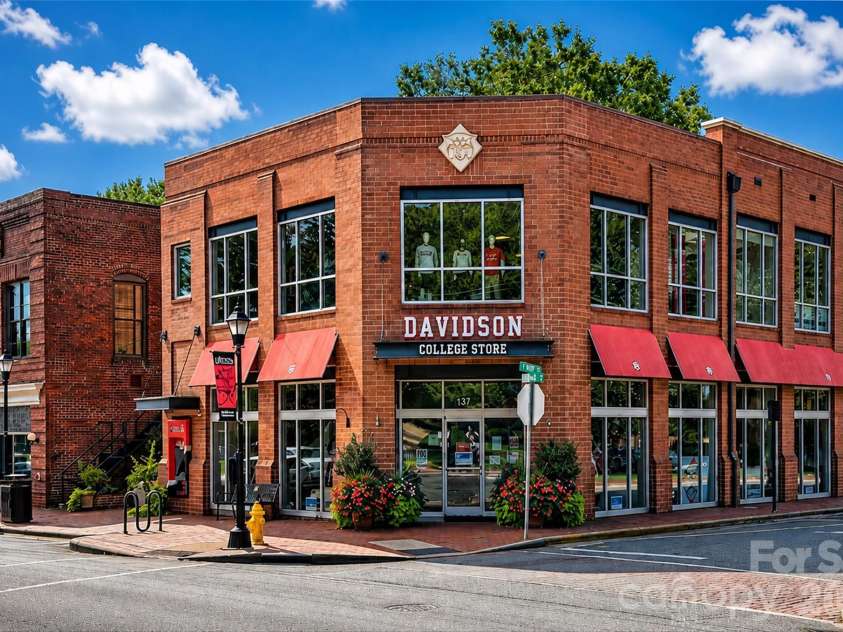 702 Southwest Drive, Davidson, NC 28036.  MLS# CAR4378717, YatesRealty ID 22982. Davidson College