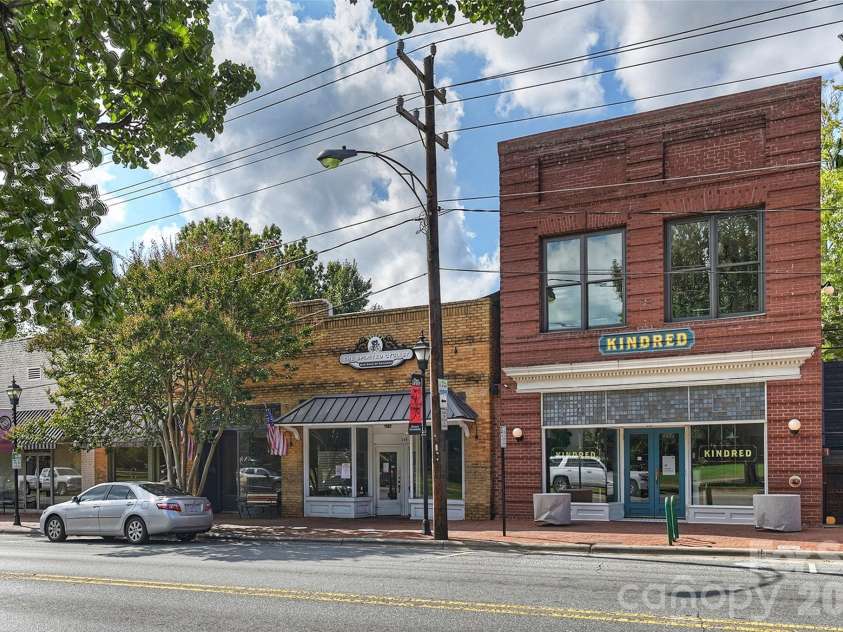 702 Southwest Drive, Davidson, NC 28036.  MLS# CAR4378717, YatesRealty ID 22982. Downtown Davidson