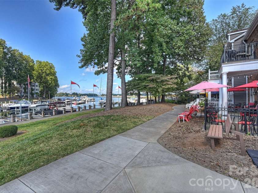 702 Southwest Drive, Davidson, NC 28036.  MLS# CAR4378717, YatesRealty ID 22982. Lake Norman Wine Cottage