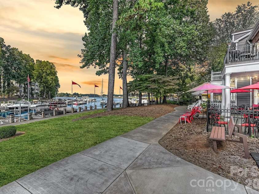 702 Southwest Drive, Davidson, NC 28036.  MLS# CAR4378717, YatesRealty ID 22982. Lake Norman Wine Cottage