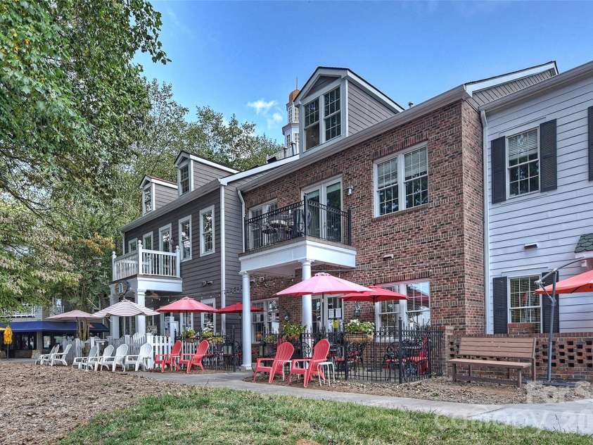 702 Southwest Drive, Davidson, NC 28036.  MLS# CAR4378717, YatesRealty ID 22982. Lake Norman Wine Cottage