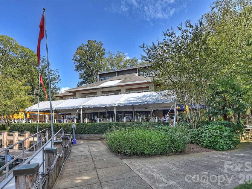 702 Southwest Drive, Davidson, NC 28036.  MLS# CAR4378717, YatesRealty ID 22982. North Harbor Club