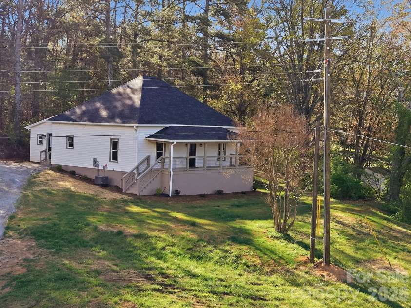 600 Linneys Mountain Road, Taylorsville, NC 28681.  MLS# CAR4363064, YatesRealty ID 22983. 