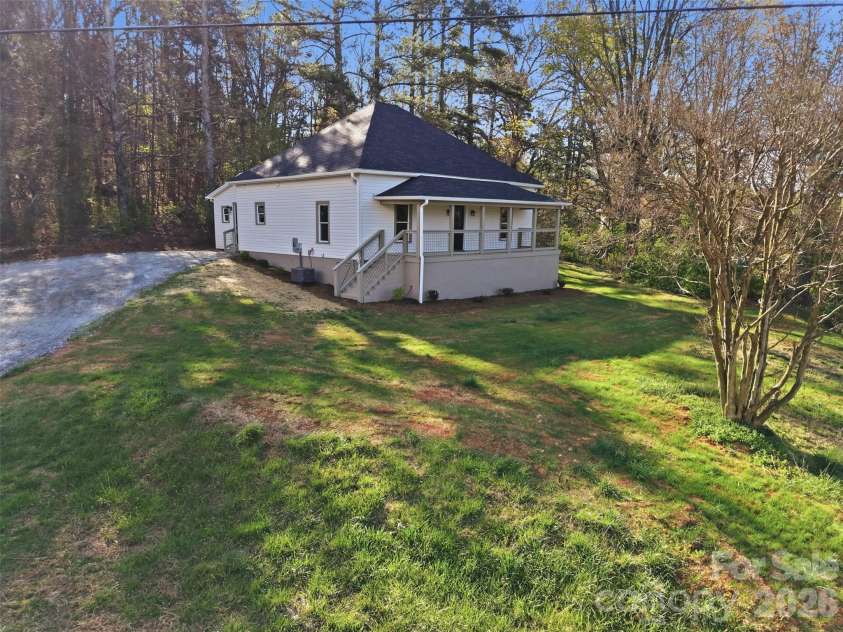 600 Linneys Mountain Road, Taylorsville, NC 28681.  MLS# CAR4363064, YatesRealty ID 22983. 