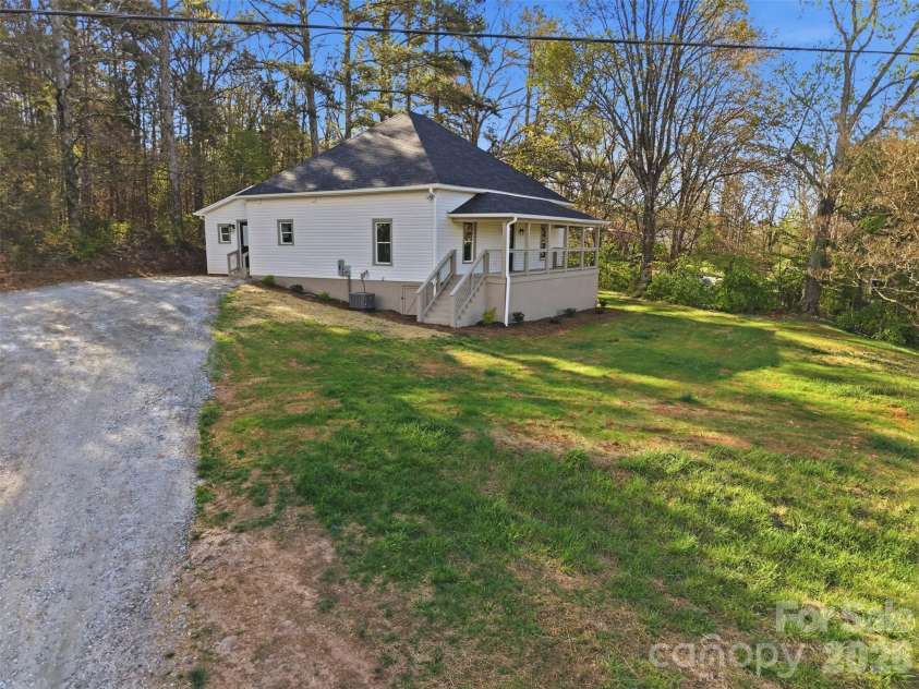 600 Linneys Mountain Road, Taylorsville, NC 28681.  MLS# CAR4363064, YatesRealty ID 22983. 