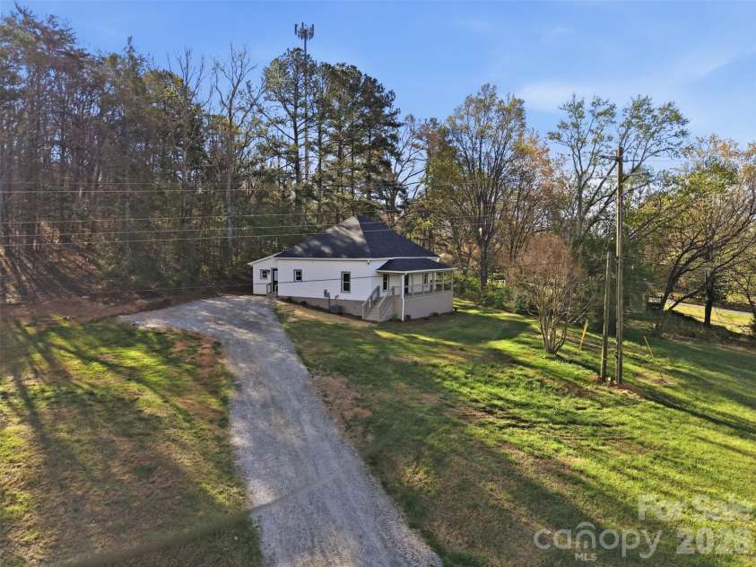 600 Linneys Mountain Road, Taylorsville, NC 28681.  MLS# CAR4363064, YatesRealty ID 22983. 
