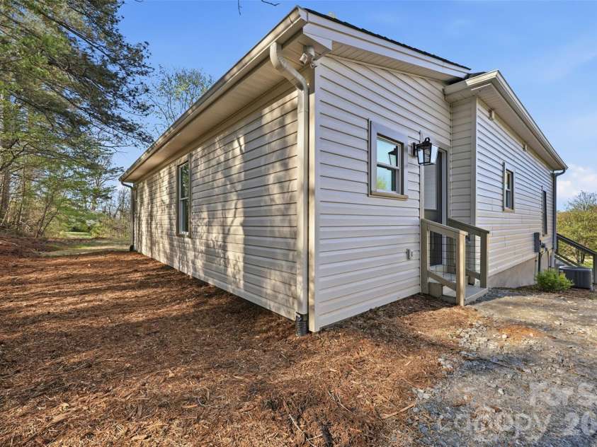 600 Linneys Mountain Road, Taylorsville, NC 28681.  MLS# CAR4363064, YatesRealty ID 22983. 