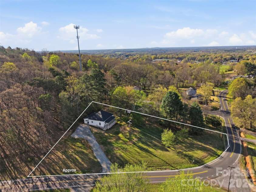 600 Linneys Mountain Road, Taylorsville, NC 28681.  MLS# CAR4363064, YatesRealty ID 22983. 
