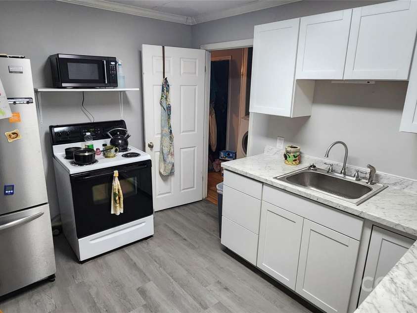 703/705 Smith Street, Kannapolis, NC 28083.  MLS# CAR4275773, YatesRealty ID 22983. 705 - modern kitchen. New flooring throughout the entire unit