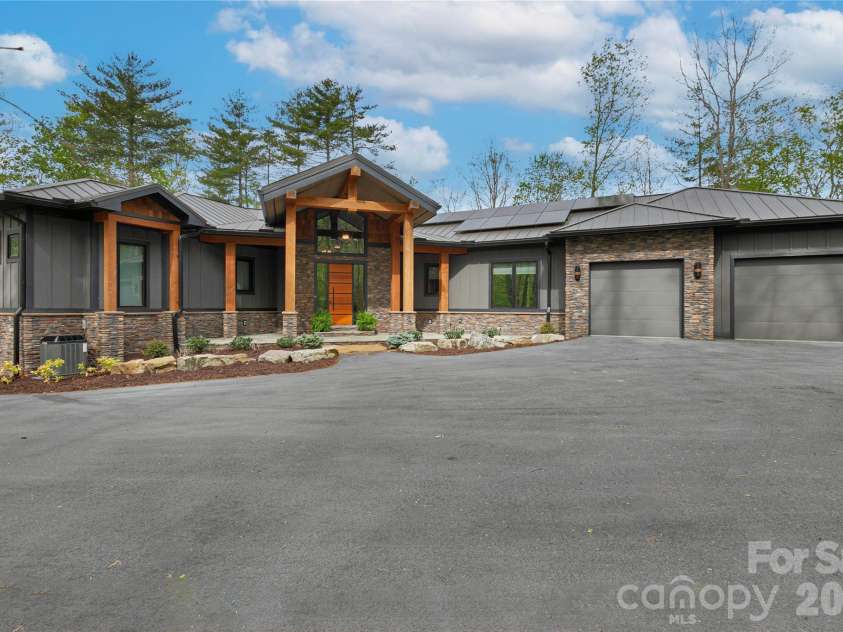 726 Ugugu Drive, Brevard, NC 28712.  MLS# CAR4374214, YatesRealty ID 22985. 