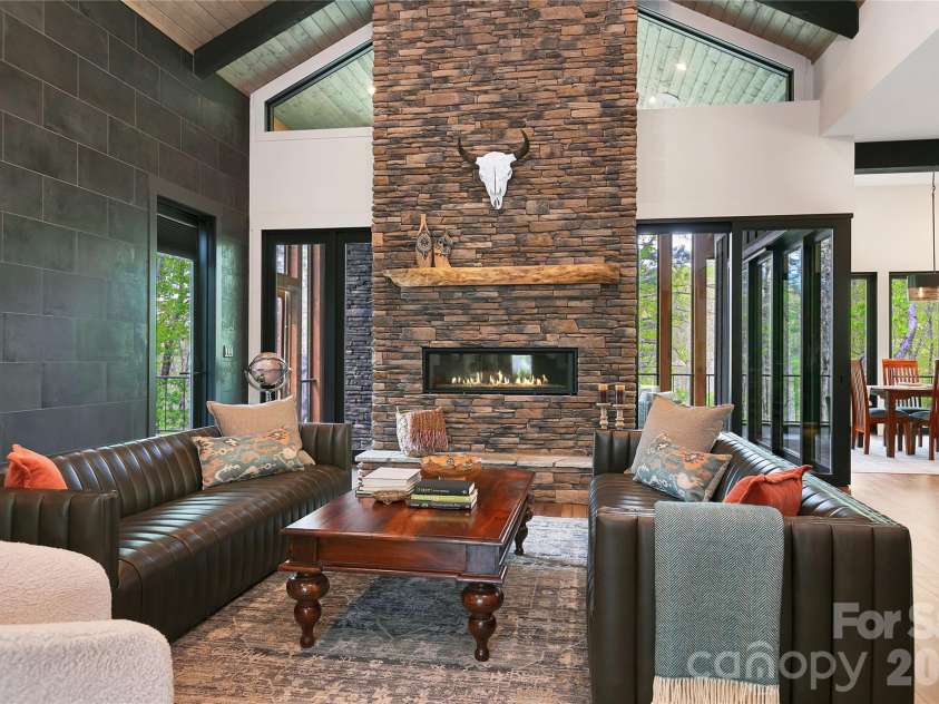 726 Ugugu Drive, Brevard, NC 28712.  MLS# CAR4374214, YatesRealty ID 22985. 