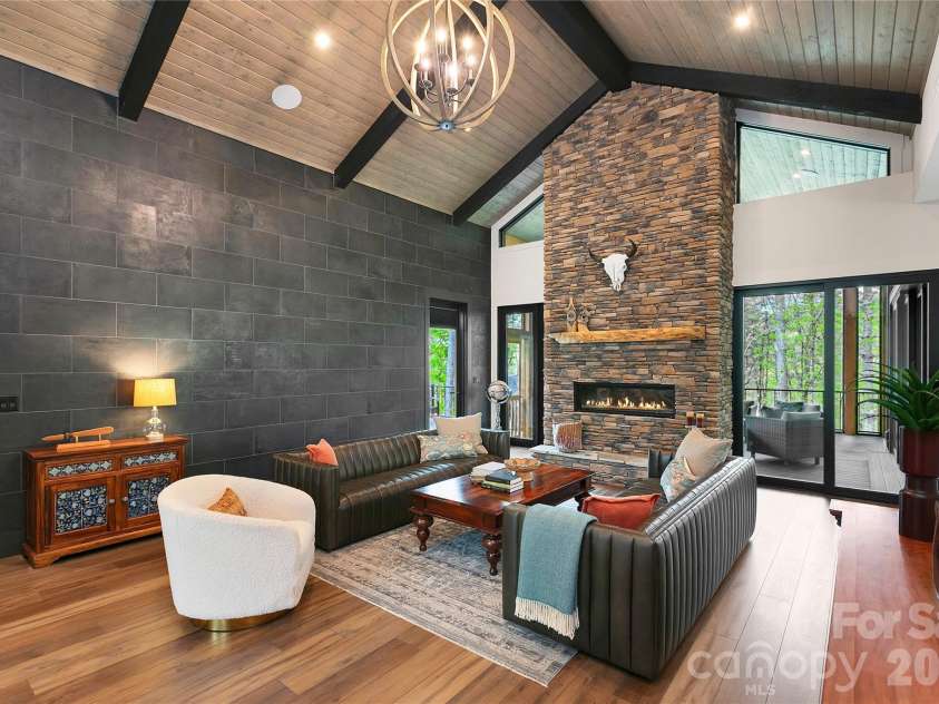 726 Ugugu Drive, Brevard, NC 28712.  MLS# CAR4374214, YatesRealty ID 22985. 