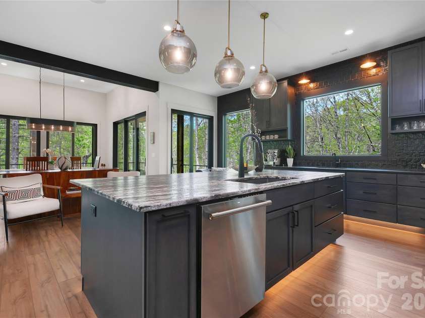 726 Ugugu Drive, Brevard, NC 28712.  MLS# CAR4374214, YatesRealty ID 22985. 