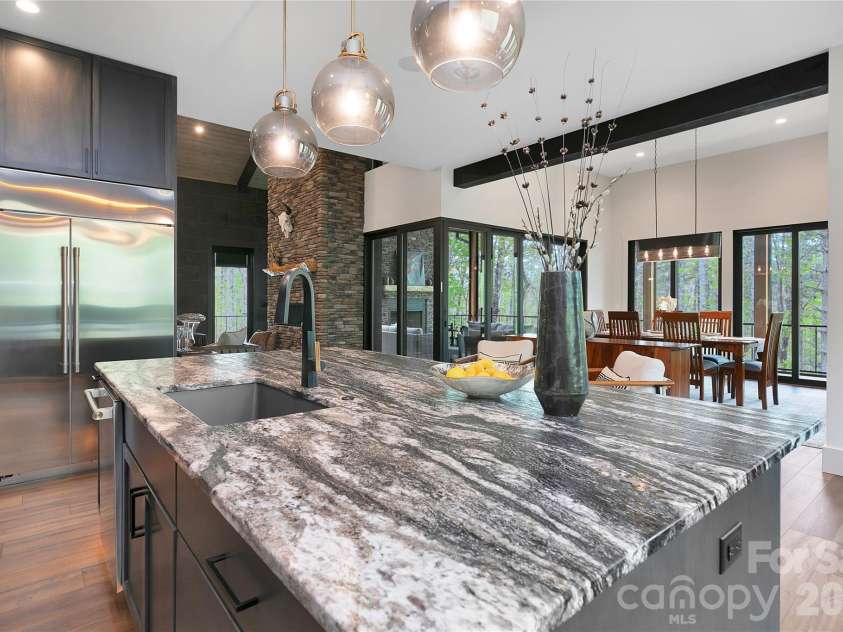 726 Ugugu Drive, Brevard, NC 28712.  MLS# CAR4374214, YatesRealty ID 22985. 
