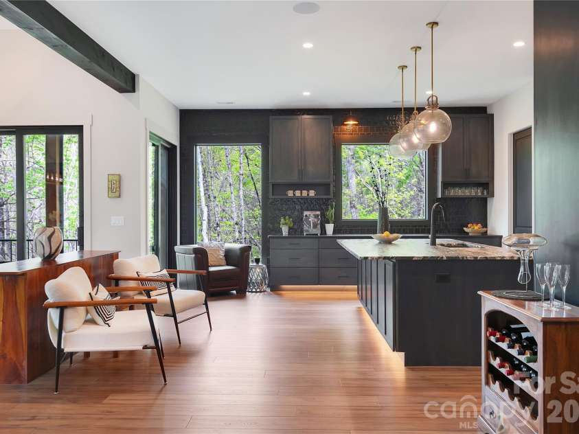 726 Ugugu Drive, Brevard, NC 28712.  MLS# CAR4374214, YatesRealty ID 22985. 