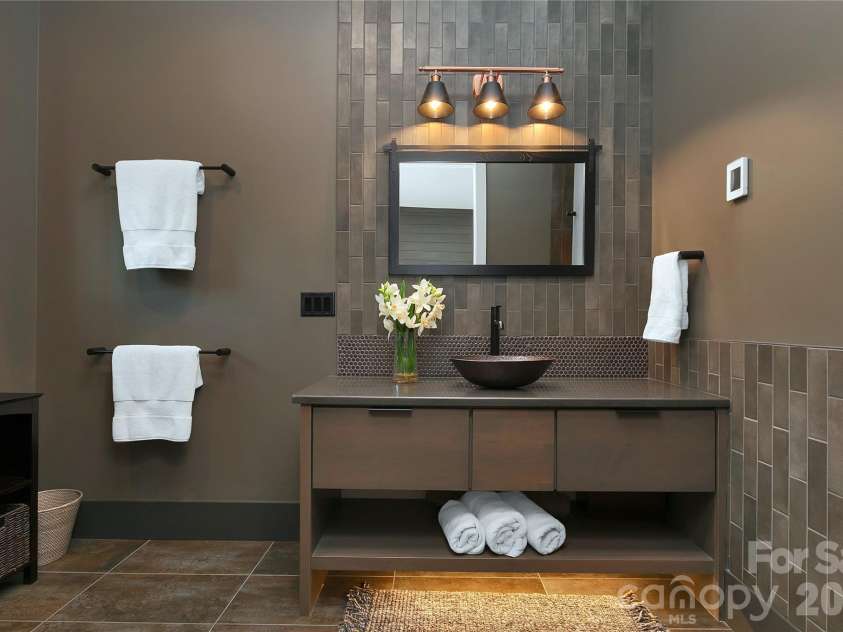 726 Ugugu Drive, Brevard, NC 28712.  MLS# CAR4374214, YatesRealty ID 22985. Ensuite guest bathroom