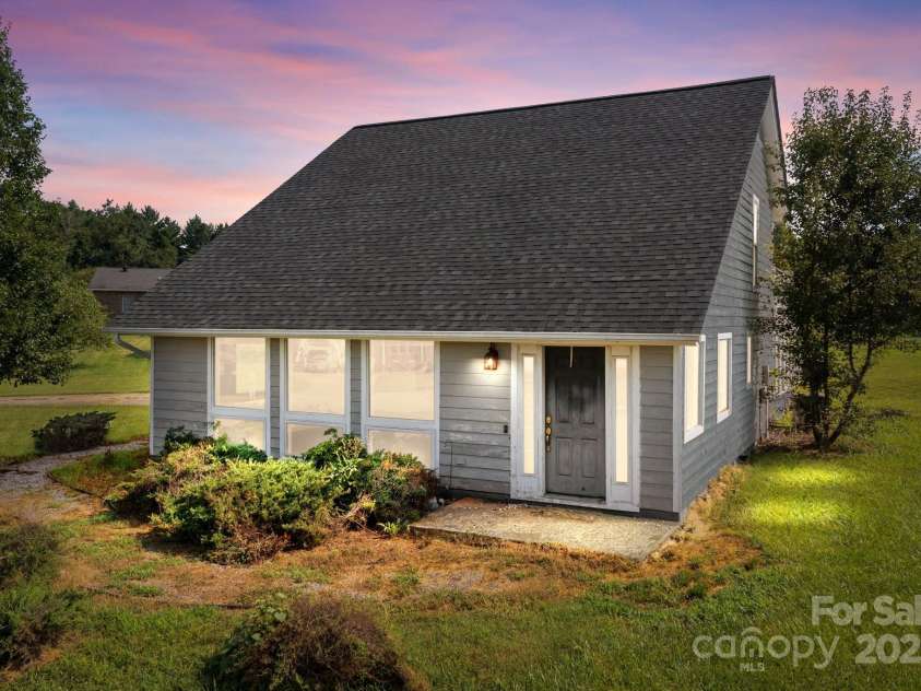 2268 Bay Court, Newton, NC 28658.  MLS# CAR4275237, YatesRealty ID 22986. 