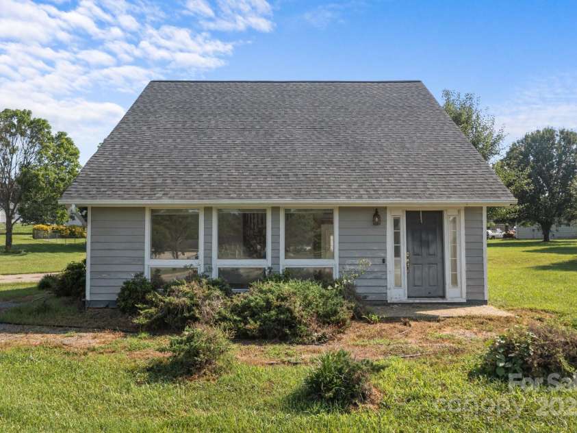 2268 Bay Court, Newton, NC 28658.  MLS# CAR4275237, YatesRealty ID 22986. 