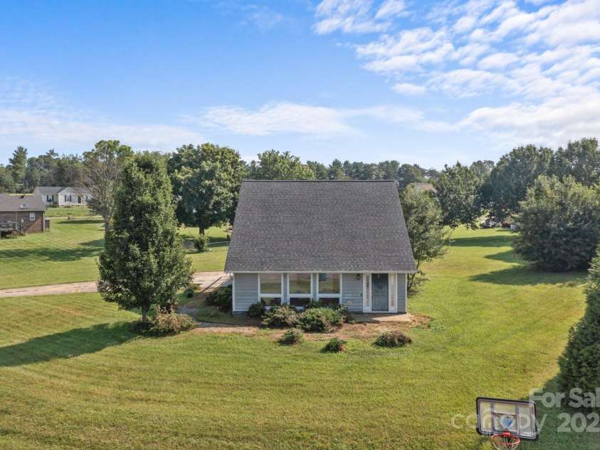 2268 Bay Court, Newton, NC 28658.  MLS# CAR4275237, YatesRealty ID 22986. 