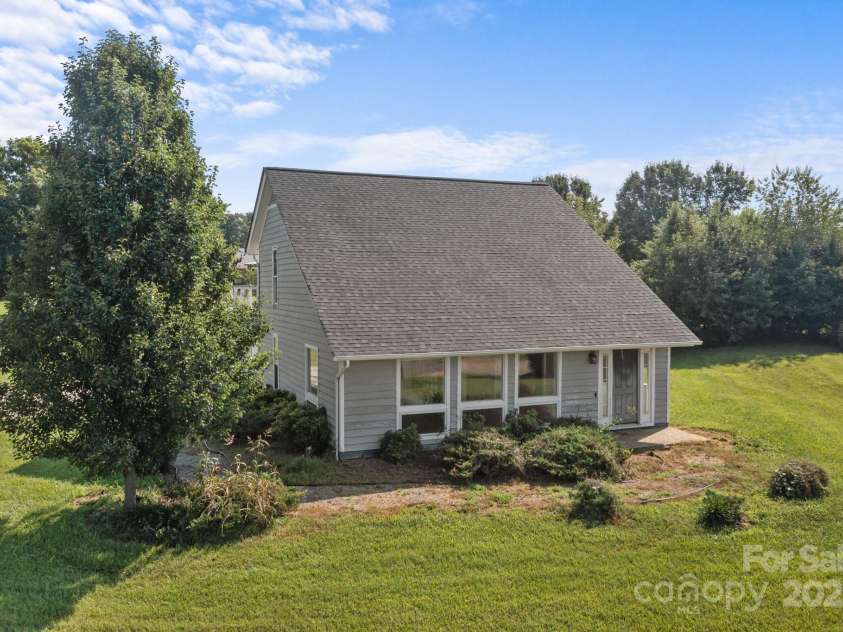 2268 Bay Court, Newton, NC 28658.  MLS# CAR4275237, YatesRealty ID 22986. 