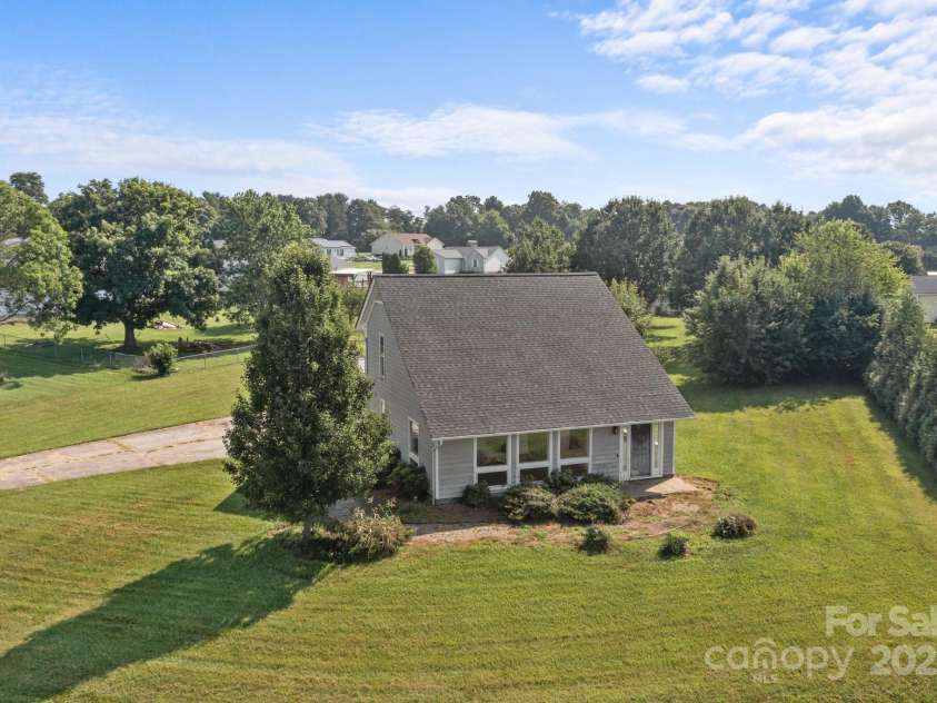 2268 Bay Court, Newton, NC 28658.  MLS# CAR4275237, YatesRealty ID 22986. 