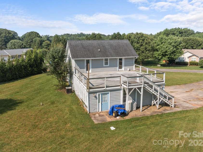 2268 Bay Court, Newton, NC 28658.  MLS# CAR4275237, YatesRealty ID 22986. 