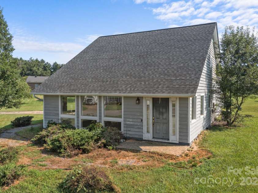 2268 Bay Court, Newton, NC 28658.  MLS# CAR4275237, YatesRealty ID 22986. 