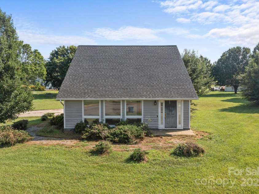 2268 Bay Court, Newton, NC 28658.  MLS# CAR4275237, YatesRealty ID 22986. 