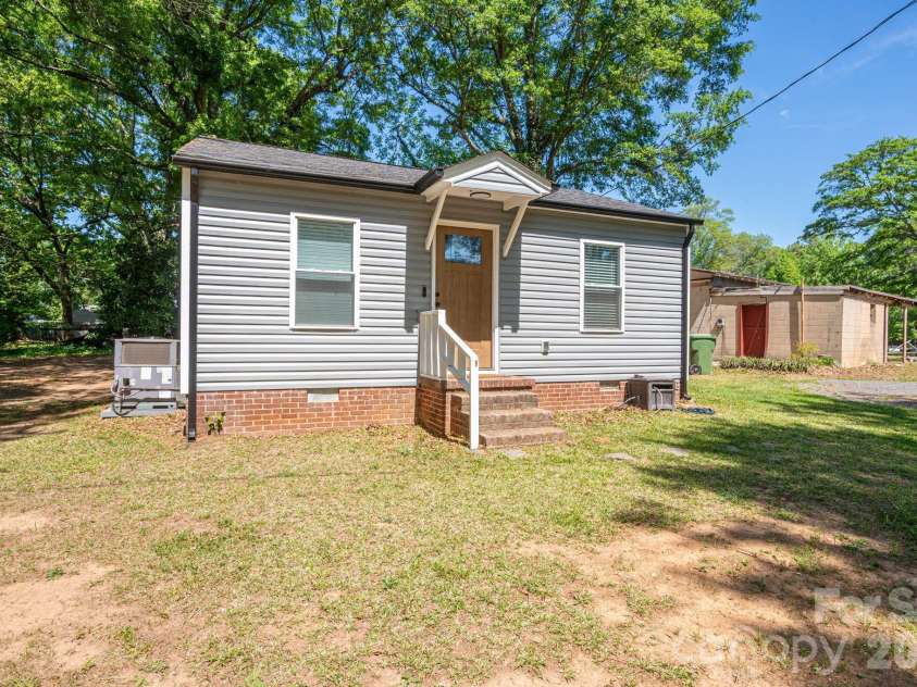 304 Margie Street, Belmont, NC 28012.  MLS# CAR4366449, YatesRealty ID 22986. 