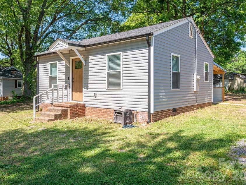304 Margie Street, Belmont, NC 28012.  MLS# CAR4366449, YatesRealty ID 22986. 