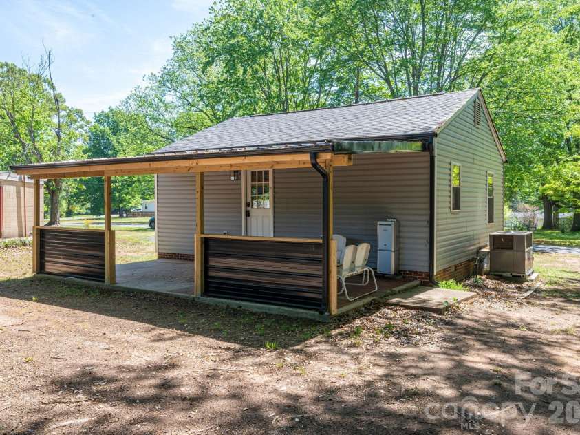 304 Margie Street, Belmont, NC 28012.  MLS# CAR4366449, YatesRealty ID 22986. 