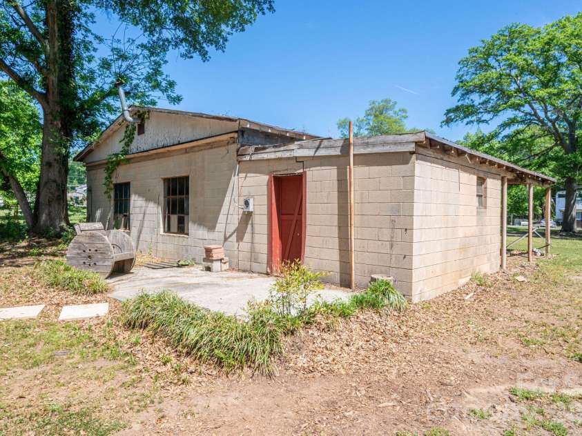 304 Margie Street, Belmont, NC 28012.  MLS# CAR4366449, YatesRealty ID 22986. 