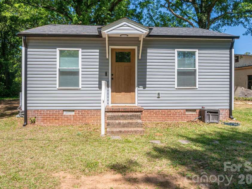 304 Margie Street, Belmont, NC 28012.  MLS# CAR4366449, YatesRealty ID 22986. 