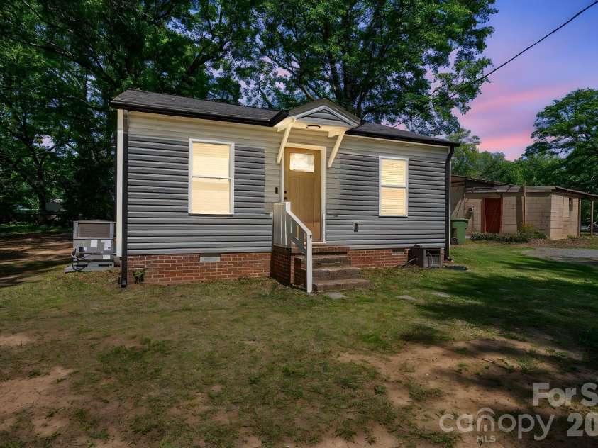 304 Margie Street, Belmont, NC 28012.  MLS# CAR4366449, YatesRealty ID 22986. 