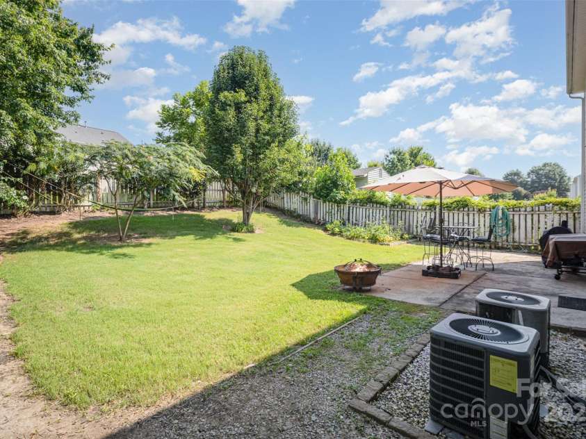 4732 Meadowfield Road, Charlotte, NC 28215.  MLS# CAR4274693, YatesRealty ID 22987. Backyard