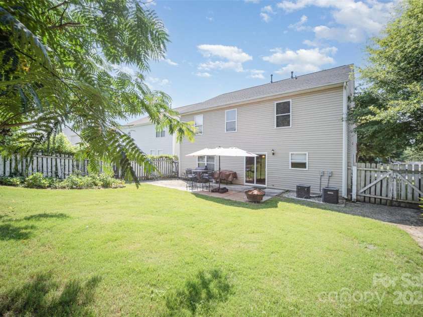 4732 Meadowfield Road, Charlotte, NC 28215.  MLS# CAR4274693, YatesRealty ID 22987. Backyard