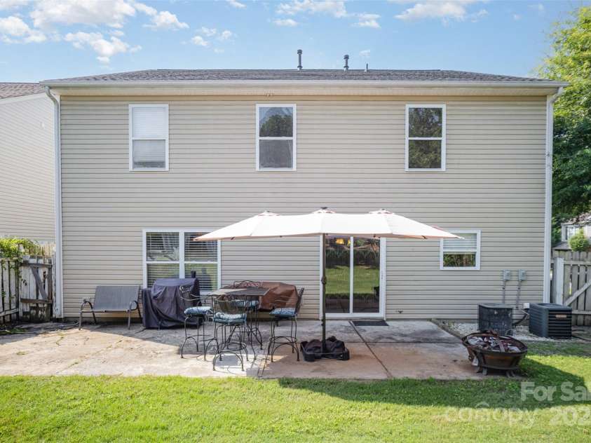 4732 Meadowfield Road, Charlotte, NC 28215.  MLS# CAR4274693, YatesRealty ID 22987. Backyard
