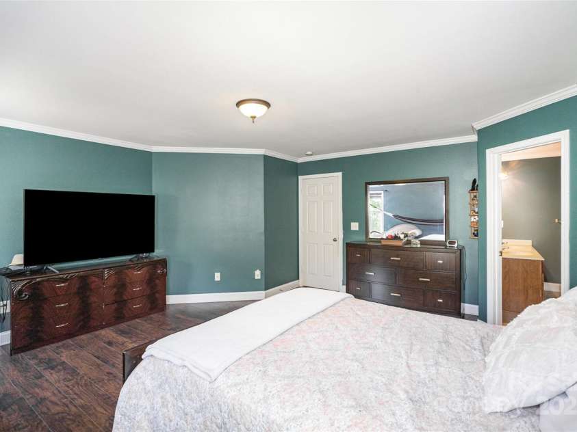 4732 Meadowfield Road, Charlotte, NC 28215.  MLS# CAR4274693, YatesRealty ID 22987. Bedroom 1