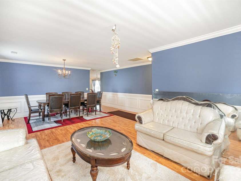 4732 Meadowfield Road, Charlotte, NC 28215.  MLS# CAR4274693, YatesRealty ID 22987. Formal Living Room