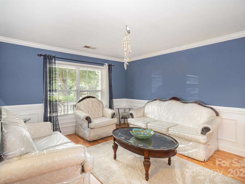 4732 Meadowfield Road, Charlotte, NC 28215.  MLS# CAR4274693, YatesRealty ID 22987. Formal Living Room