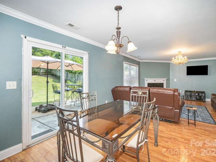 4732 Meadowfield Road, Charlotte, NC 28215.  MLS# CAR4274693, YatesRealty ID 22987. Kitchenette