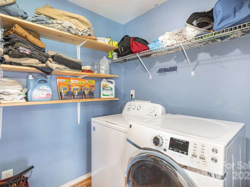 4732 Meadowfield Road, Charlotte, NC 28215.  MLS# CAR4274693, YatesRealty ID 22987. Laundry area