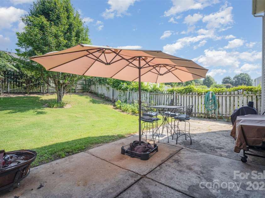 4732 Meadowfield Road, Charlotte, NC 28215.  MLS# CAR4274693, YatesRealty ID 22987. Patio
