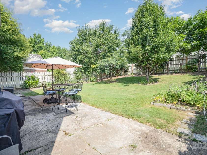 4732 Meadowfield Road, Charlotte, NC 28215.  MLS# CAR4274693, YatesRealty ID 22987. Patio