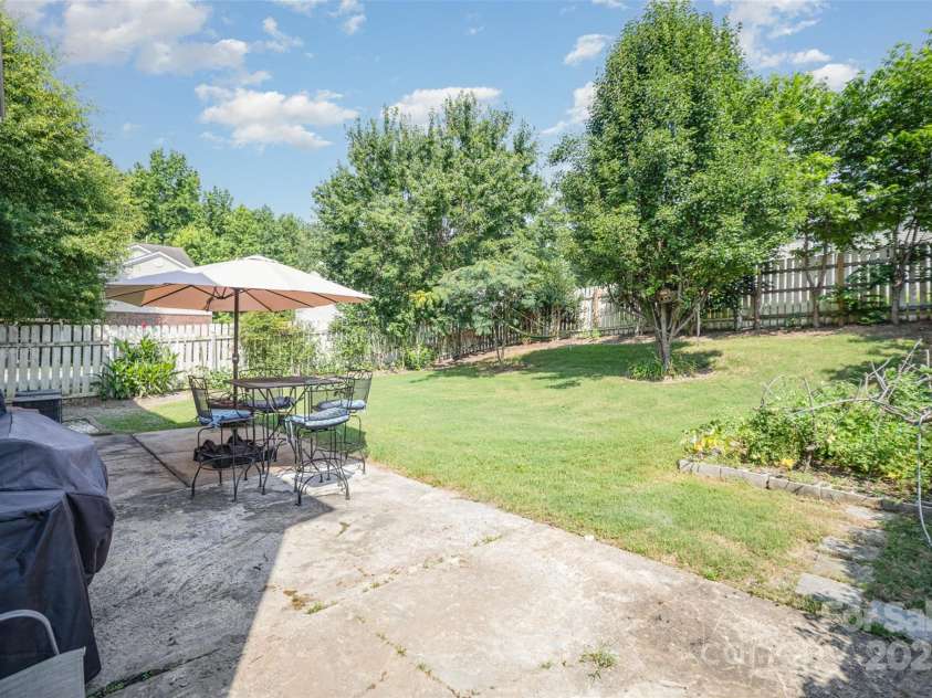 4732 Meadowfield Road, Charlotte, NC 28215.  MLS# CAR4274693, YatesRealty ID 22987. Patio